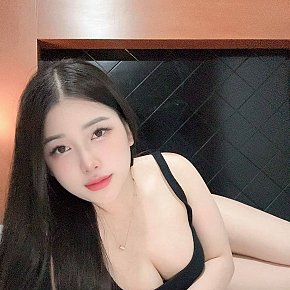 Lisa All Natural
 escort in Manama offers Rimming (receive) services