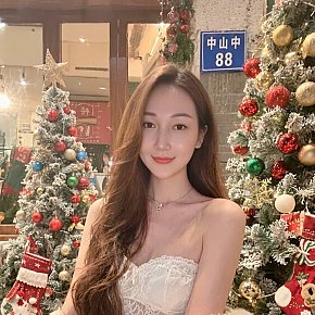 Ami escort in  offers In den Mund spritzen services