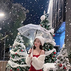 Ami escort in  offers In den Mund spritzen services