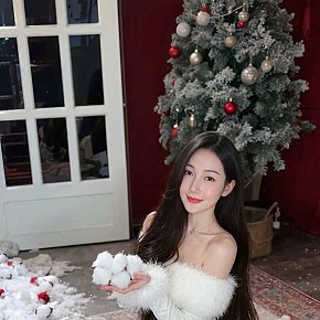 Ami escort in  offers In den Mund spritzen services