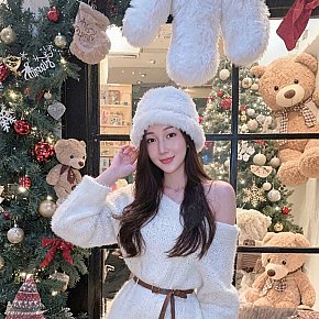 Ami escort in  offers In den Mund spritzen services