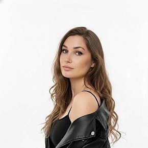 Masseuse-Kate Sin Operar escort in Milan offers Venida en el cuerpo (COB)
 services