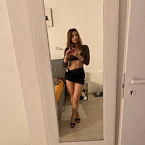 Masseuse-Kate Sin Operar escort in Milan offers Venida en el cuerpo (COB)
 services