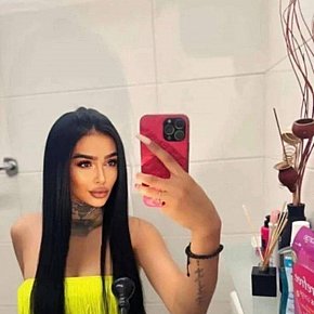 Ellie escort in Surrey offers Experiencia de Novia (GFE)
 services