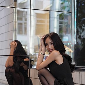 Anna escort in Manila offers Web cam services