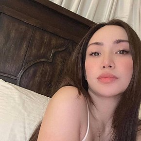 Shara escort in Kuwait City offers French Kissing services