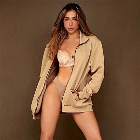 Bonnie Completamente Naturale escort in London offers Girlfriend Experience (GFE) services