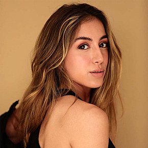 Bonnie Completamente Naturale escort in London offers Girlfriend Experience (GFE) services