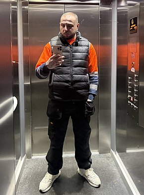 Andreee Occasional
 escort in London offers Cumshot on body (COB) services