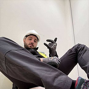 Andreee Occasional
 escort in London offers Cumshot on body (COB) services