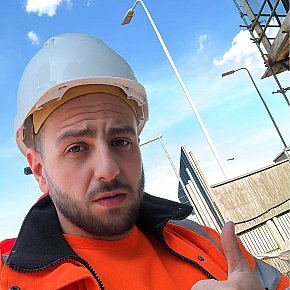 Andreee Occasional
 escort in London offers Cumshot on body (COB) services