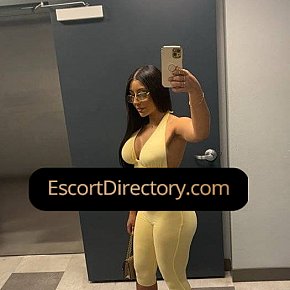 Nina escort in  offers Zungenanal (aktiv) services