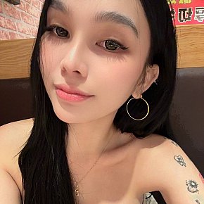 Kimyamite escort in Makati offers Experiencia de Novia (GFE)
 services