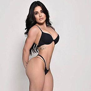 Watari Completamente Naturale escort in London offers Girlfriend Experience (GFE) services