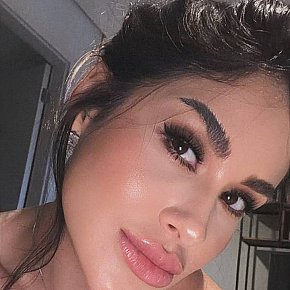 Watari Completamente Naturale escort in London offers Girlfriend Experience (GFE) services