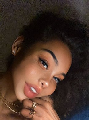 Beatrix Completamente Natural escort in 
