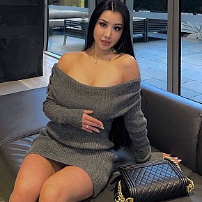 Daisy escort in Manama offers Erotic massage services