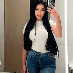 Daisy escort in Manama offers Erotic massage services