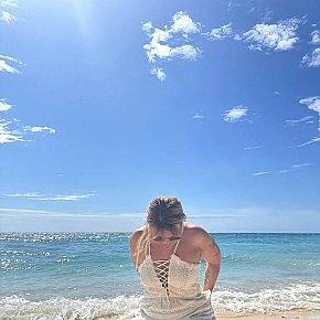 Ellie-Jane-Medusa escort in Manila offers Web cam services