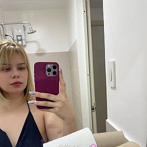 Ellie-Jane-Medusa escort in Manila offers Web cam services