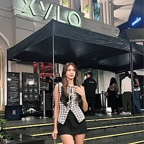 Alexa escort in Singapore City offers Golden Shower (give) services