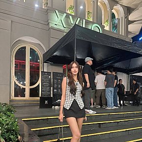 Alexa escort in Singapore City offers Golden Shower (give) services