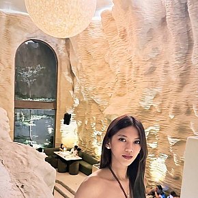 Alexa escort in Singapore City offers Golden Shower (give) services