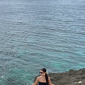 Alexa escort in Singapore City offers Golden Shower (give) services