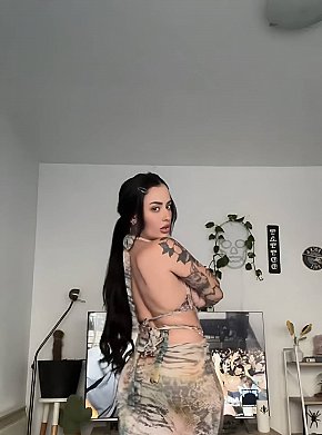 Roxanne escort in Lyon offers French Kissing services