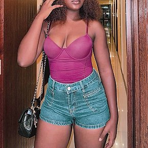 Lindahh escort in Kampala offers Kissing services