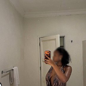 Lindahh escort in Kampala offers Masturbationsspiele services