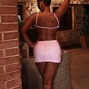 Lindahh escort in Kampala offers Tantra services