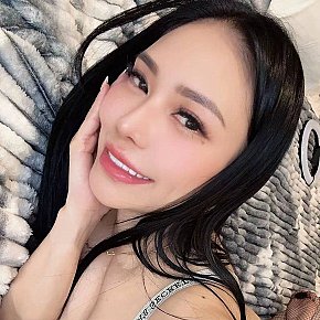 Sofia escort in Abu Dhabi offers Massaggio erotico services