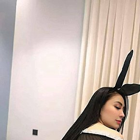 Sofia escort in Abu Dhabi offers Massaggio erotico services