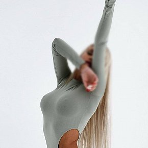 Nicole Tetas Enormes escort in Hong Kong