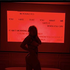 Luna Madura escort in Kuala Lumpur offers Submissão services