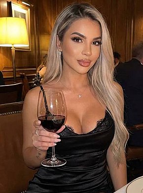 Annissia College Girl
 escort in London offers French Kissing services