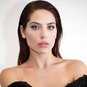 Vicky All Natural
 escort in London offers Girlfriend Experience (GFE) services