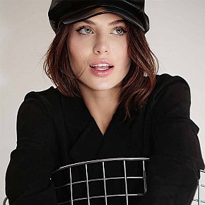 Vicky All Natural
 escort in London offers Girlfriend Experience (GFE) services