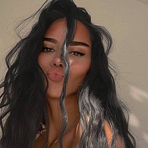 Lussy escort in Dubai offers Golden Shower (give) services