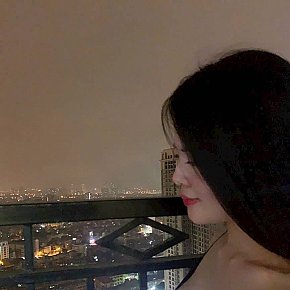 Suri escort in Singapore City offers French Kissing services
