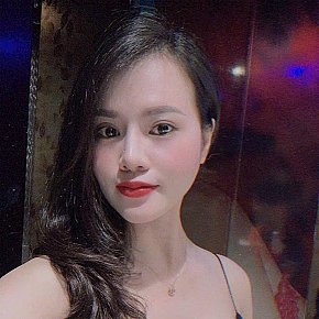 Suri escort in Singapore City offers French Kissing services