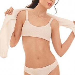 Mirella Occasional
 escort in London offers Handjob services