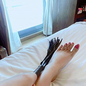 BDSM-GFE-queen escort in Manila offers Web cam services