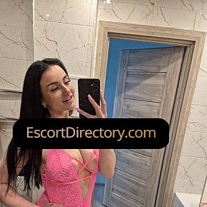 Linda Vip Escort escort in Prague offers French Kissing services