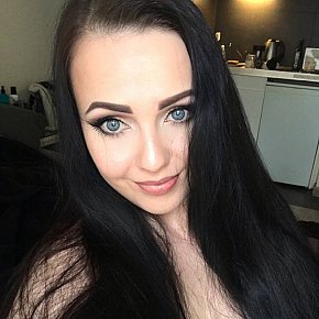 Cindy-Lane escort in Paris offers Sega services