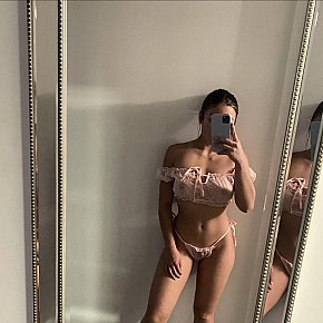 Kendra-Spade All Natural
 escort in Montreal offers Kissing services