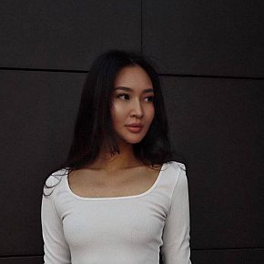 Amelie Vip Escort escort in Dubai offers Cumshot on body (COB) services