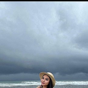 Amelie Vip Escort escort in Dubai offers Cumshot on body (COB) services