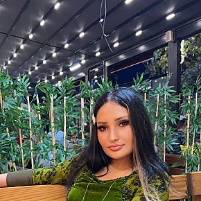 Gloriana Vip Escort escort in Dubai offers Kissing if good chemistry services